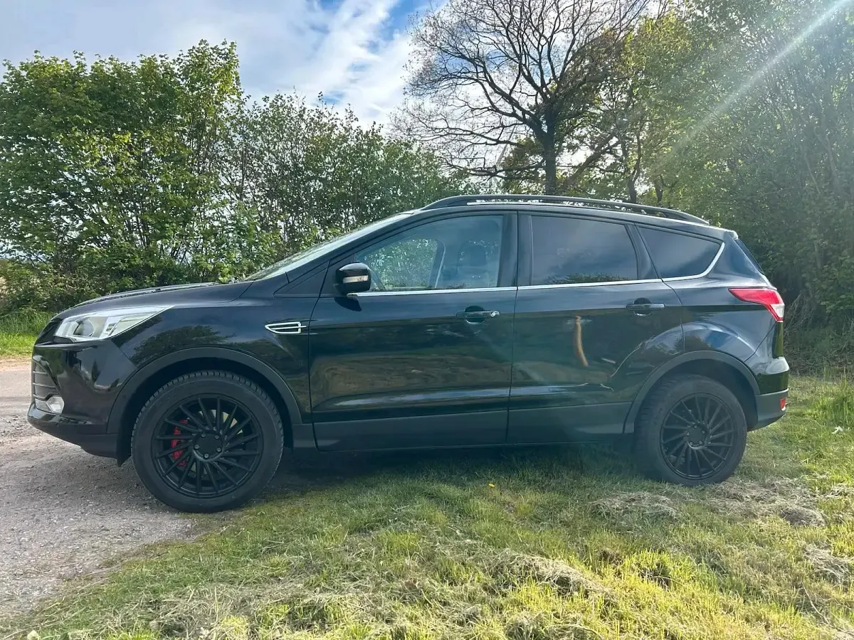 Gebraucht Ford Kuga 150 PS (110 kW) 2015 Schwarz SUV