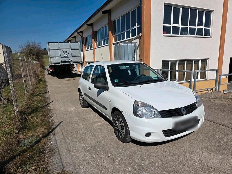 Gebraucht Renault Clio II 75 PS (55 kW) 2010 Weiß Kleinwagen