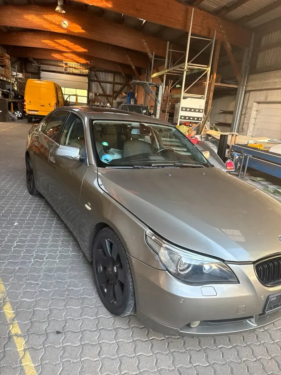 Gebraucht BMW 520 170 PS (125 kW) 2003 Gold Limousine