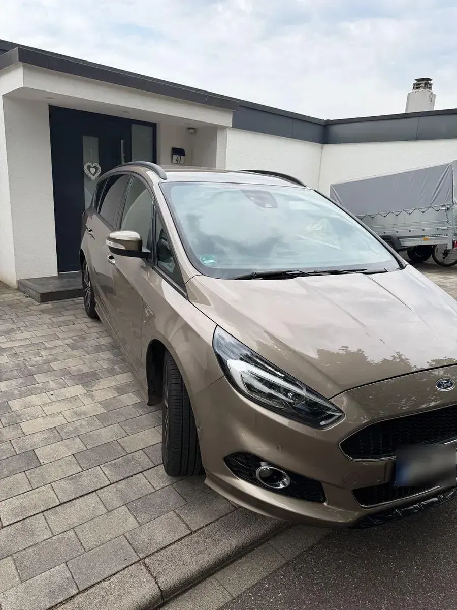Gebraucht Ford S-MAX ST-Line 241 PS (177 kW) 2019 Braun Van / Kleinbus