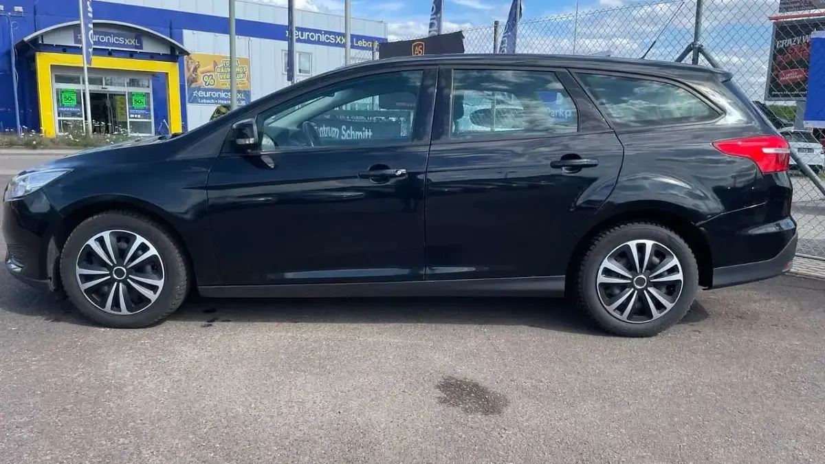 Gebraucht Ford Focus Trend 125 PS (91 kW) 2015 Schwarz Kombi