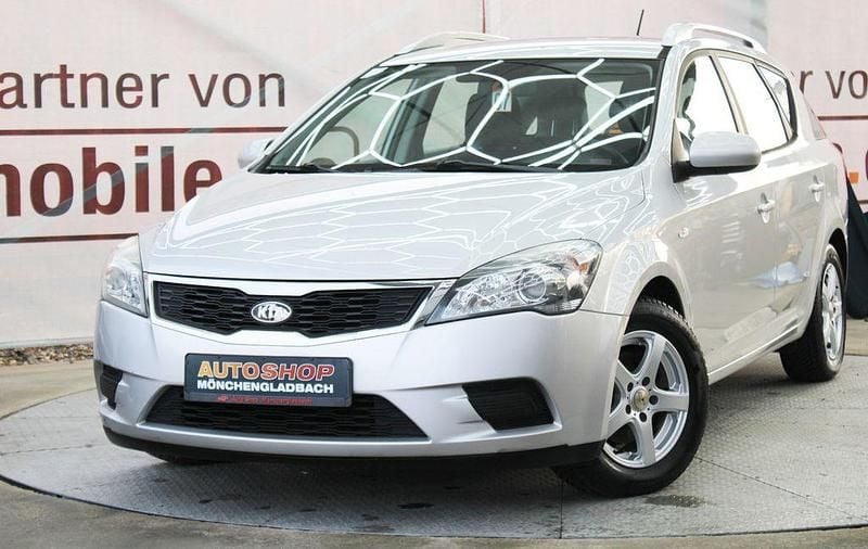 Gebraucht Kia Ceed Sportswagon 109 PS (80 kW) 2010 Silber Kombi