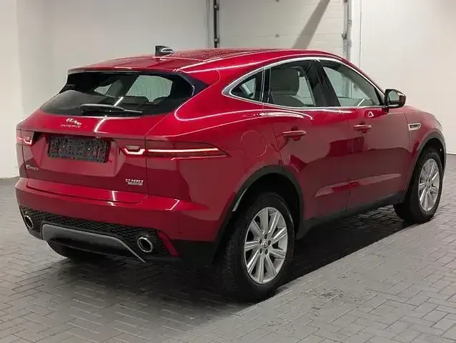 Używany Jaguar E-Pace S 179 KM (131 kW) 2019 Czerwony SUV