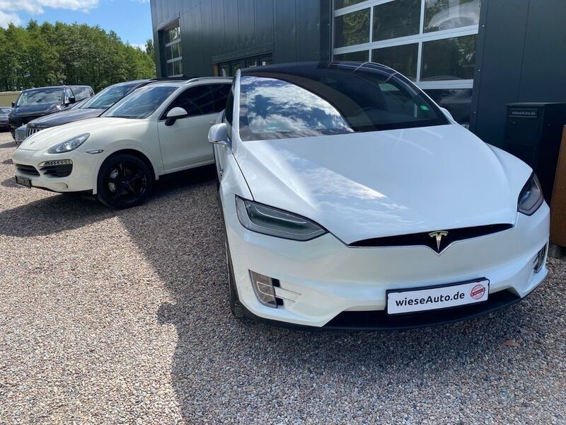 Weiß Gebraucht 2020 Tesla Model X Long Range SUV | 72.850 € - Bild 1/4