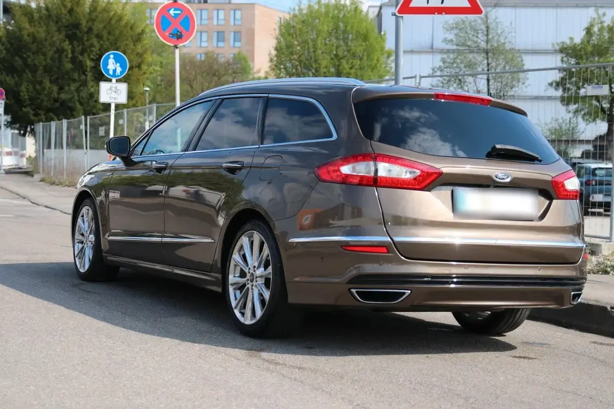 Gebraucht Ford Mondeo Vignale 209 PS (153 kW) 2016 Braun Limousine