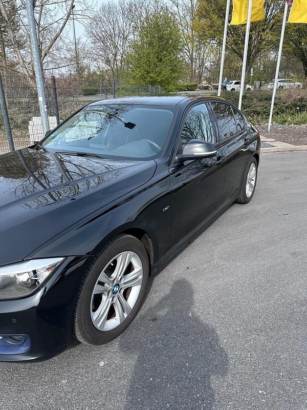 Gebraucht BMW 320 Sport Line 184 PS (135 kW) 2014 Schwarz Limousine