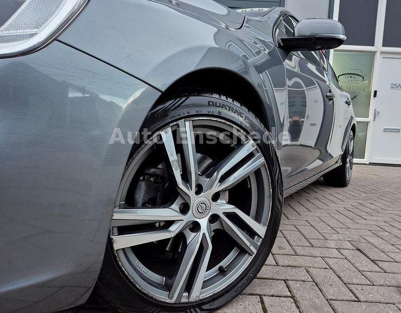 Gebraucht Volvo S60 Dynamic 190 PS (139 kW) 2018 Grau Limousine