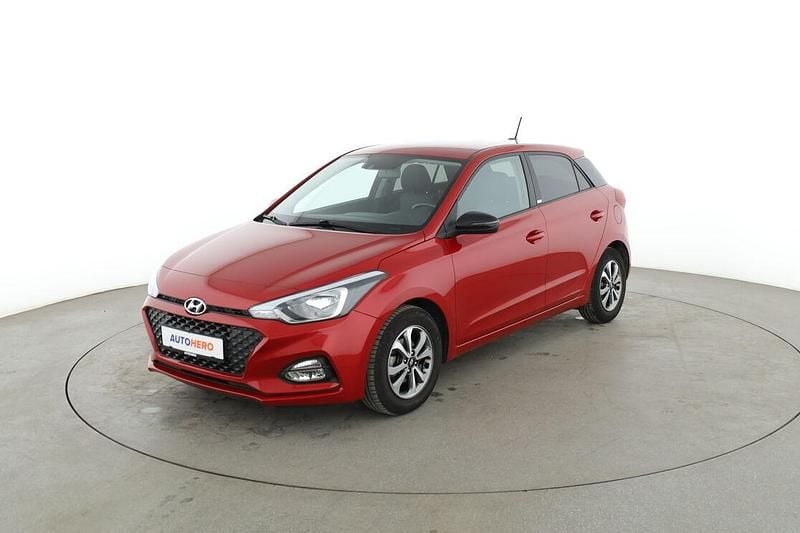 Gebraucht Hyundai i20 Advantage 84 PS (61 kW) 2020 Rot Limousine