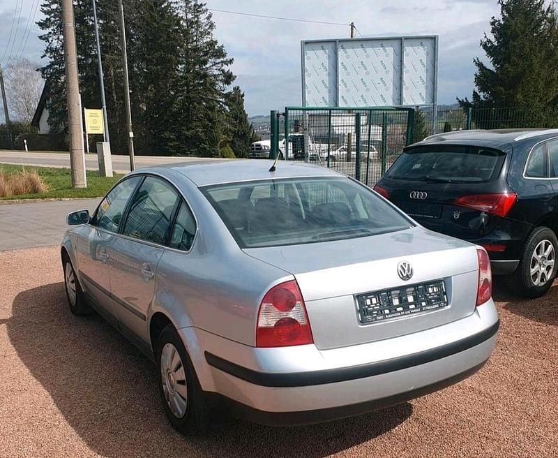 Gebraucht VW Passat 116 PS (85 kW) 2002 Silber Limousine