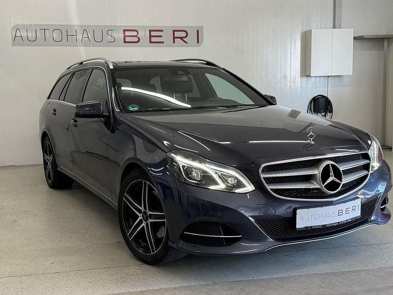 Blau Gebraucht 2015 Mercedes E250 Kombi | 14.699 € (Guter Preis) - Bild 1/4