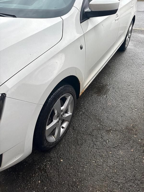 Second-hand Skoda Rapid 105 CP (77 kW) 2014 Alb Hatchback