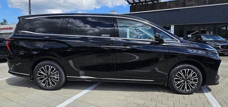 Gebraucht DFSK Forthing 9 245 PS (180 kW) 2025 Schwarz Van / Kleinbus