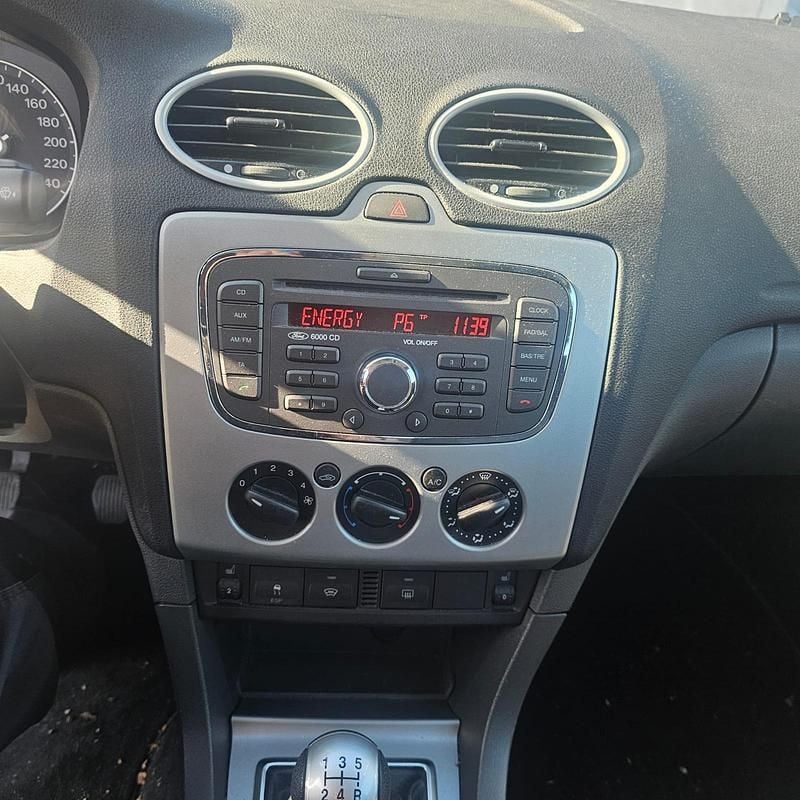 Gebraucht Ford Focus 100 PS (73 kW) 2007 Silber Kleinwagen