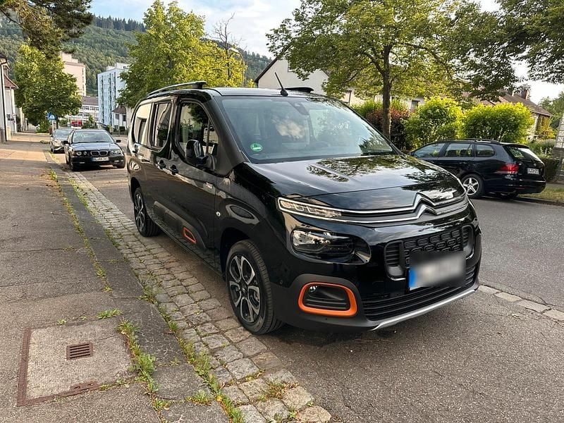 Schwarz Gebraucht 2023 Citroën Berlingo Shine Van / Kleinbus | 22.100 € (Superpreis) - Bild 1/4