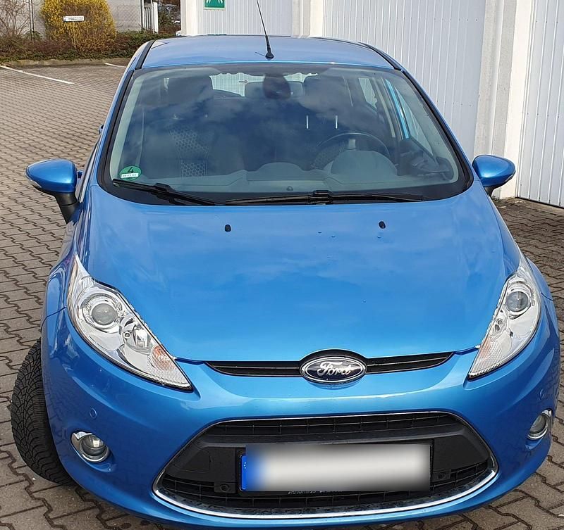 Gebraucht Ford Fiesta Titanium 95 PS (69 kW) 2011 Blau Kleinwagen
