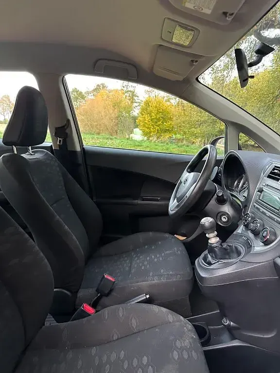 Gebraucht Subaru Trezia Active 90 PS (66 kW) 2010 Schwarz Kleinwagen