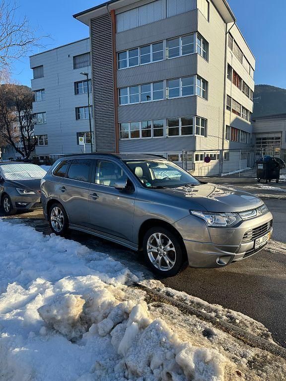 Gebraucht Mitsubishi Outlander Intense 150 PS (110 kW) 2013 Blau SUV