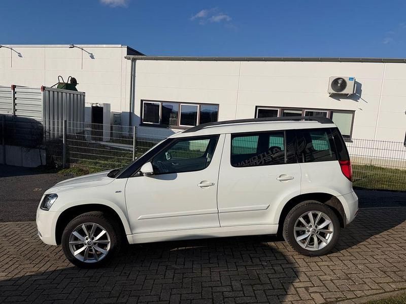 Usado Skoda Yeti Drive 110 HP (80 kW) 2017 Branco SUV