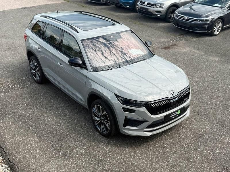 Stahlgrau Gebraucht 2023 Skoda Kodiaq RS SUV | 38.950 € (Fairer Preis) - Bild 1/4