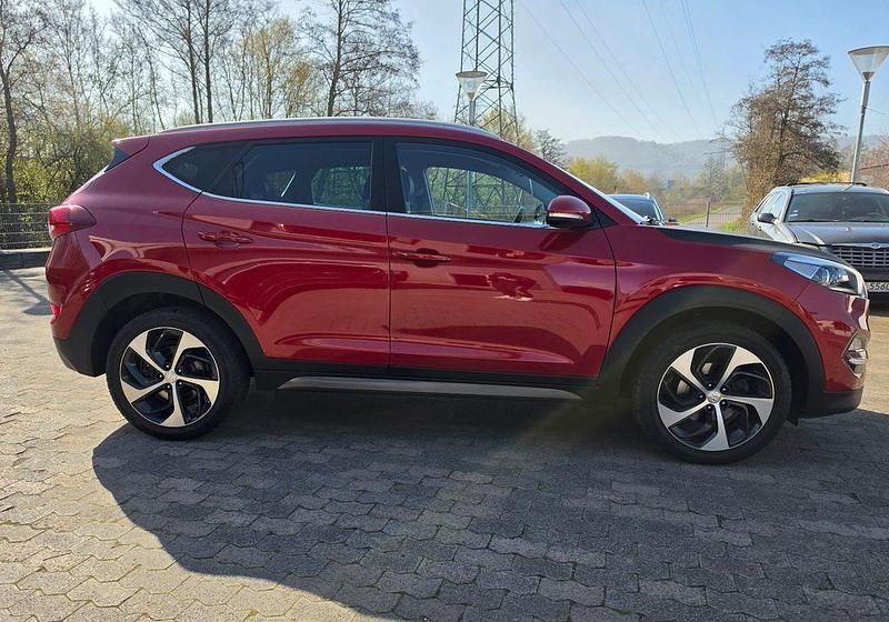 Gebraucht Hyundai Tucson Style 141 PS (103 kW) 2017 Rot SUV