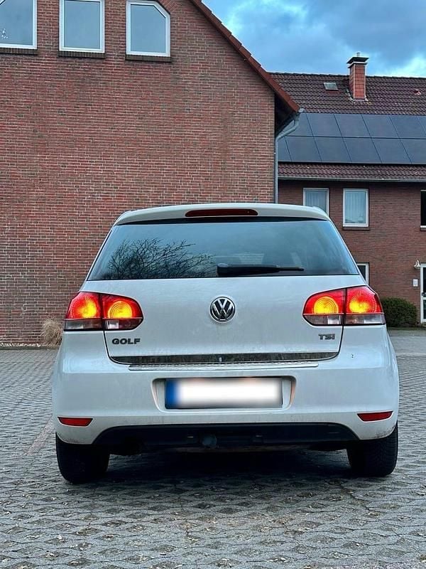 Gebraucht VW Golf VI 102 PS (75 kW) 2010 Weiß Kleinwagen