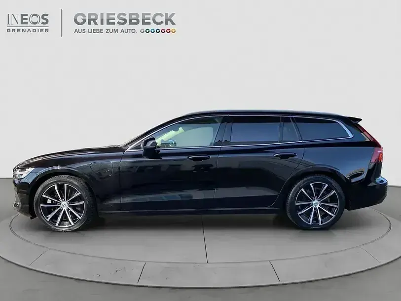 Używany Volvo V60 Core 455 KM (334 kW) 2023 Czarny Kombi