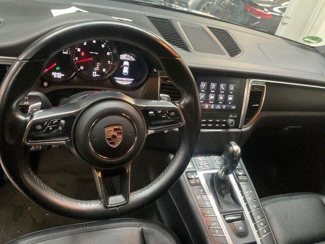 Gebraucht Porsche Macan 252 PS (185 kW) 2018 Schwarz metallic SUV