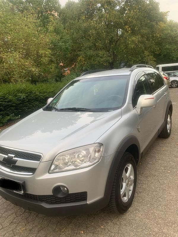Silber Gebraucht 2011 Chevrolet Captiva SUV | 5.900 € (Etwas zu teuer) - Bild 1/4