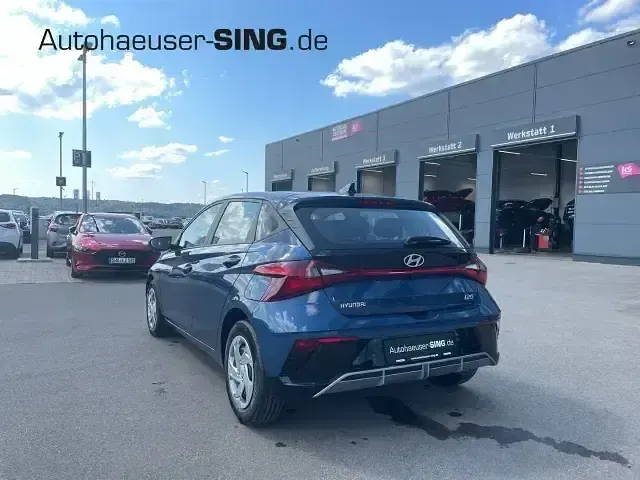 Neu Hyundai i20 90 PS (66 kW) 2026 Blau Kleinwagen