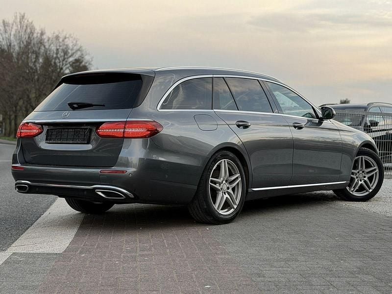 Gebraucht Mercedes E220 Avantgarde 194 PS (142 kW) 2017 Grau Kombi