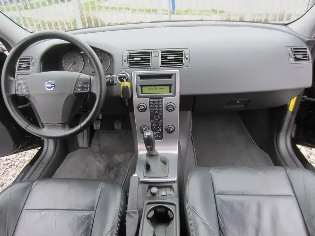 Gebraucht Volvo S40 Momentum 125 PS (91 kW) 2005 Black sapphire (metallic) Limousine