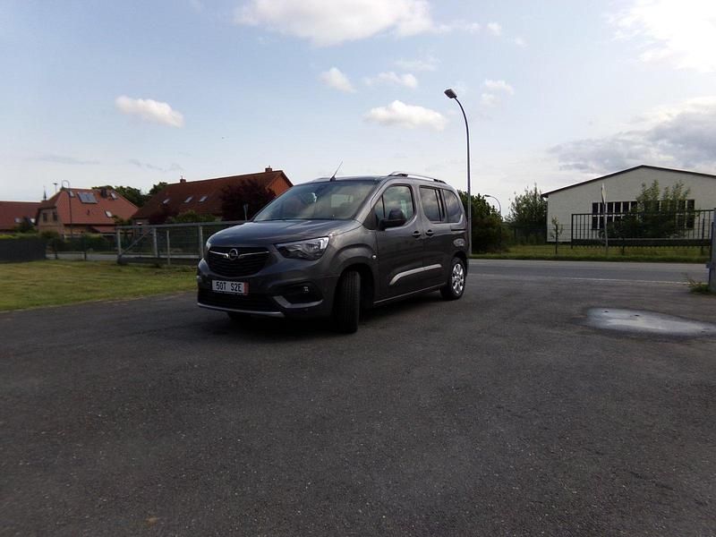 Grau Gebraucht 2019 Opel Combo Life Innovation Van / Kleinbus | 15.300 € (Superpreis) - Bild 1/4