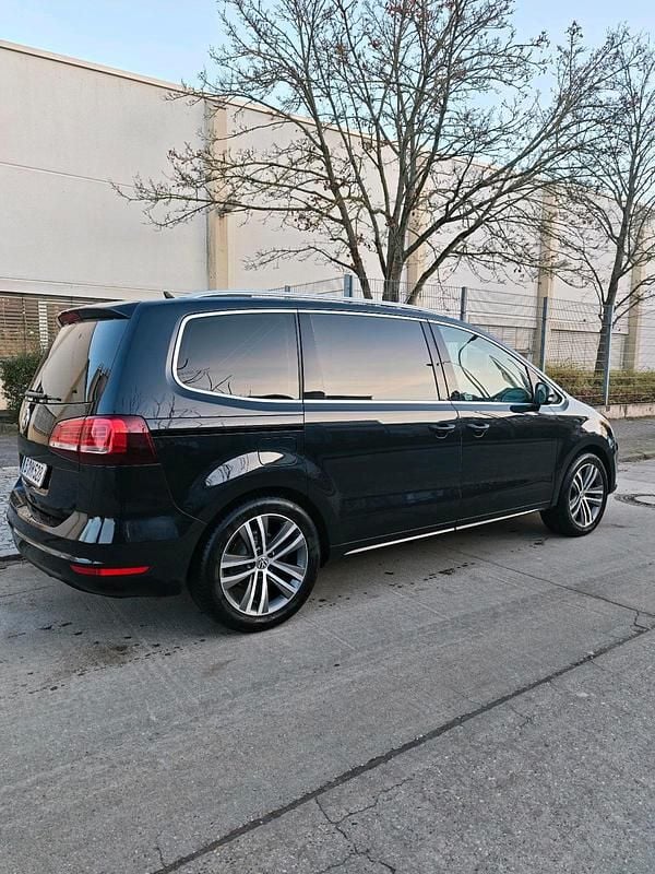 Schwarz Gebraucht 2017 VW Sharan Highline Van / Kleinbus | 22.999 € (Guter Preis) - Bild 1/4