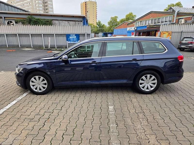 Blau Gebraucht 2015 VW Passat Comfortline Kombi | 10.900 € (Etwas zu teuer) - Bild 1/4