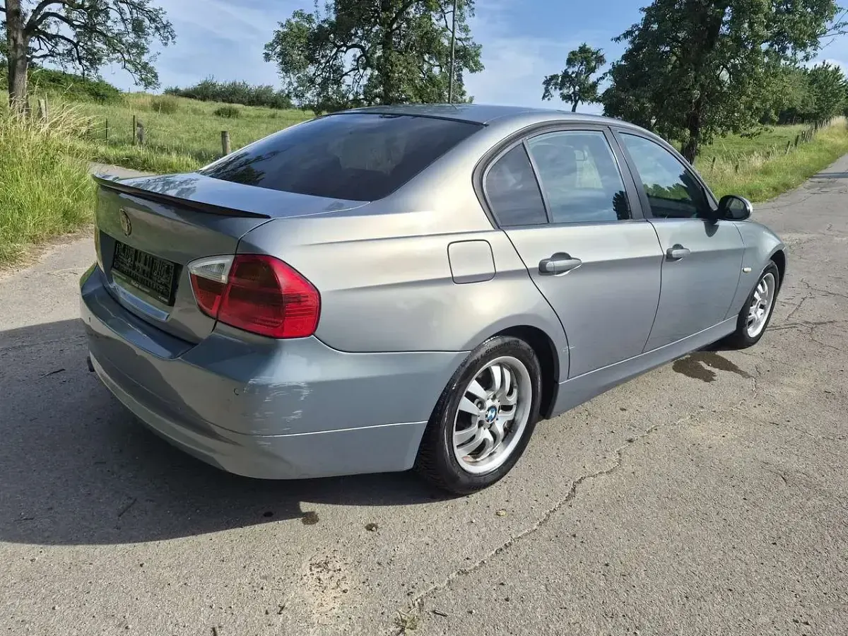 Gebraucht BMW 318 129 PS (94 kW) 2006 Blau Limousine