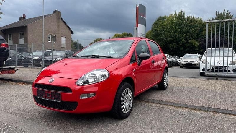 Gebraucht Fiat Punto Basis 77 PS (56 kW) 2018 Rot Kleinwagen