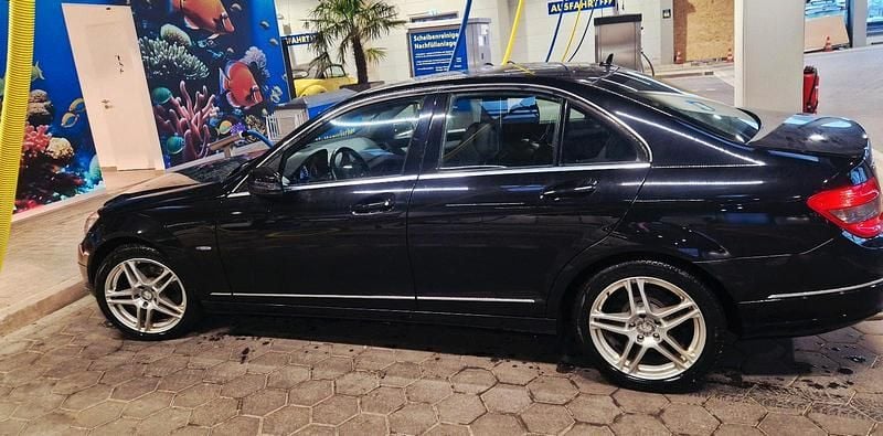Gebraucht Mercedes C200 184 PS (135 kW) 2011 Schwarz Limousine