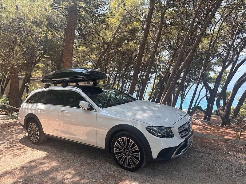 Weiß Gebraucht 2019 Mercedes E220 SUV | 21.999 € (Guter Preis) - Bild 1/4