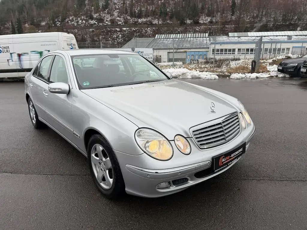 Second-hand Mercedes E200 163 CP (119 kW) 2005 Argintiu Berlinǎ