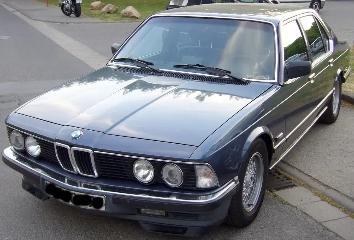 Gebraucht BMW 732 197 PS (144 kW) 1986 Blau Limousine