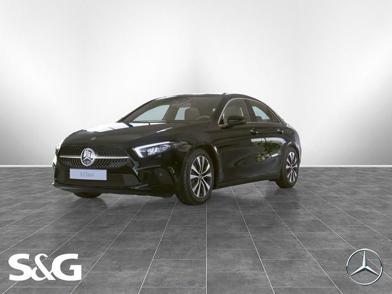 Unilack nachtschwarz Gebraucht 2022 Mercedes A200 Progressive Limousine | 27.990 € (Fairer Preis) - Bild 1/4