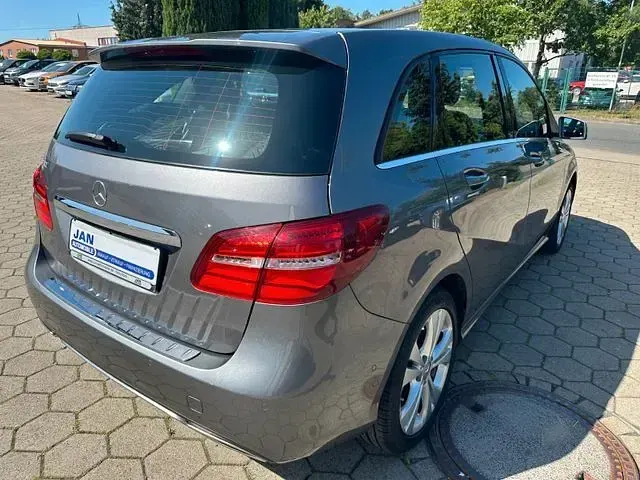Gebraucht Mercedes B180 122 PS (89 kW) 2017 Grau Kleinwagen