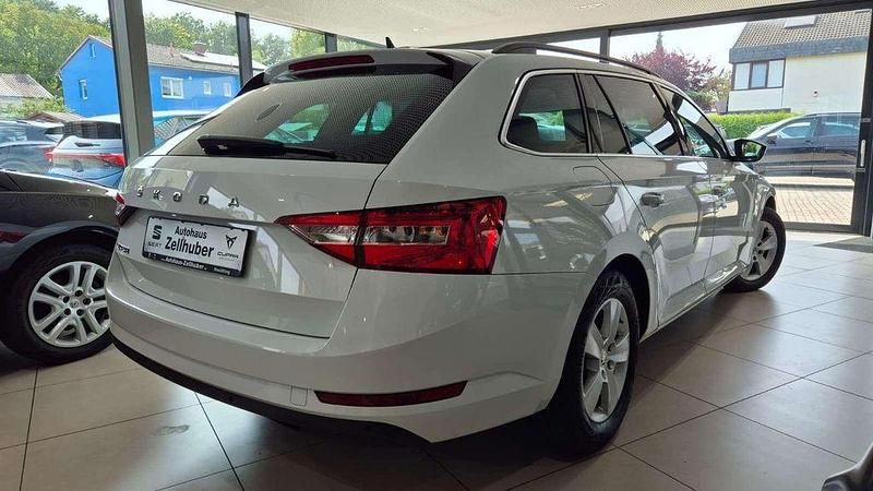 Gebraucht Skoda Superb 150 PS (110 kW) 2022 Weiß Kombi