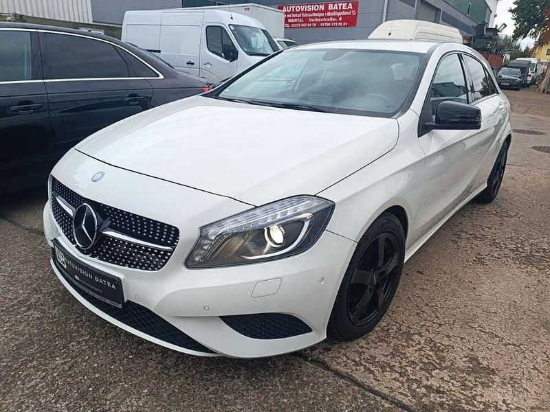 Weiß Gebraucht 2013 Mercedes A200 Limousine | 8.899 € (Superpreis) - Bild 1/4