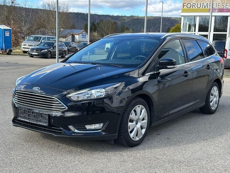 Gebraucht Ford Focus Titanium 125 PS (91 kW) 2016 Schwarz Kombi