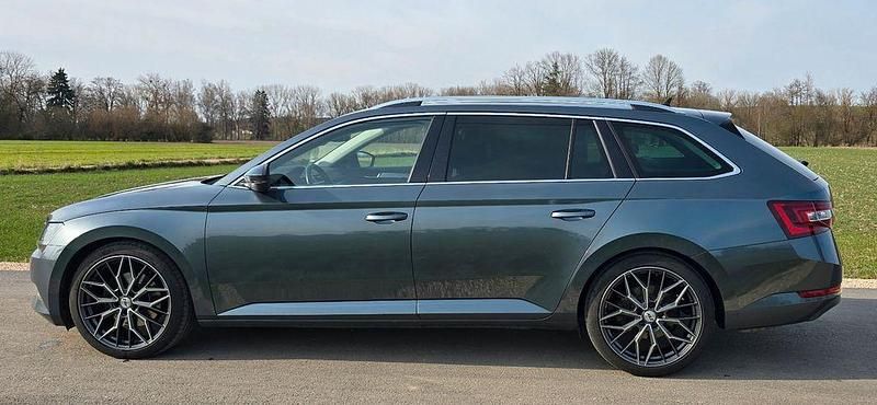 Gebraucht Skoda Superb 190 PS (139 kW) 2018 Grau Kombi