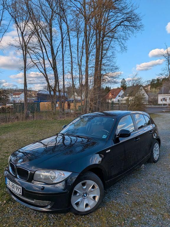 Gebraucht BMW 118 143 PS (105 kW) 2011 Schwarz Kleinwagen