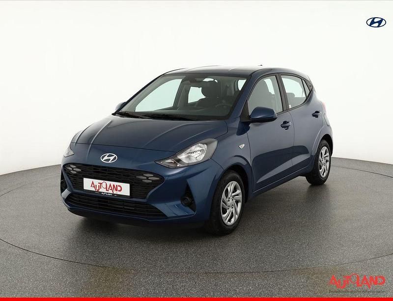 Blau Neu 2025 Hyundai i10 Kleinwagen | 15.785 € (Fairer Preis) - Bild 1/4