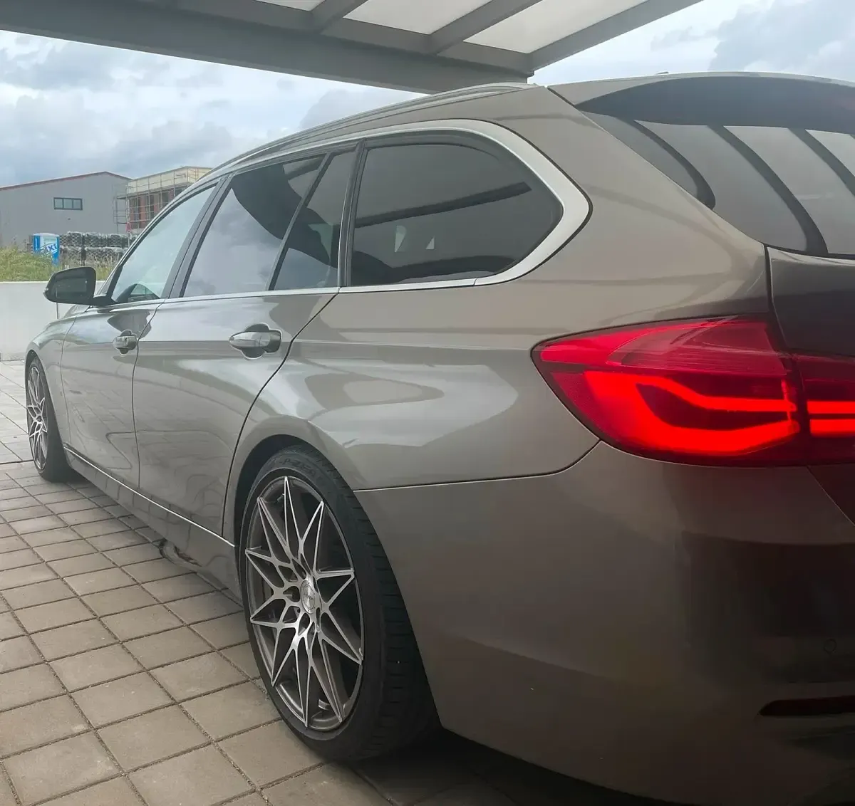 Gebraucht BMW 320 190 PS (139 kW) 2017 Silber Kombi