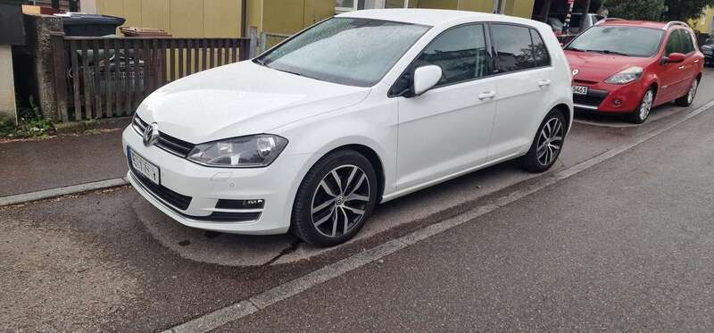 Pure white Gebraucht 2016 VW Golf VII Allstar Kleinwagen | 10.800 € (Guter Preis) - Bild 1/4